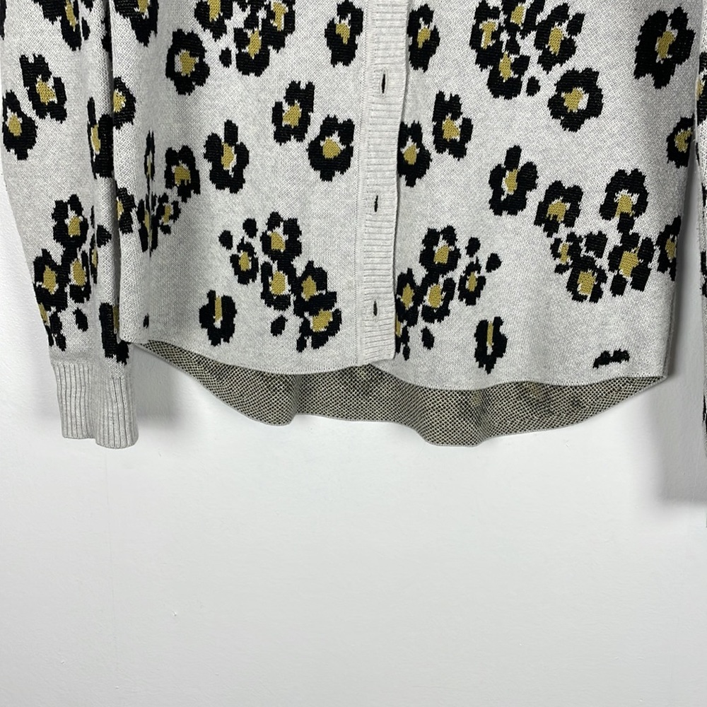 Cabi long sleeve button down V neck animal print cardigan sweater Size Small - Picture 2 of 9